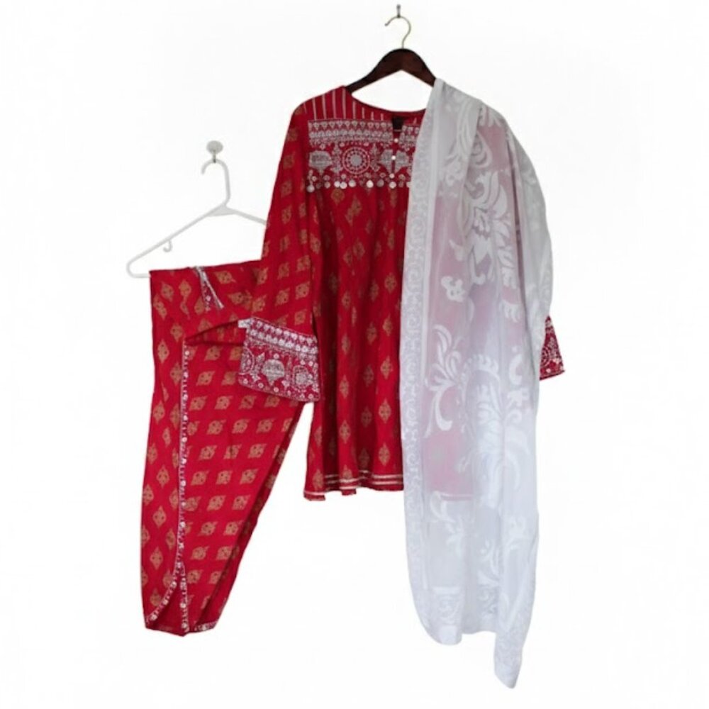 NWT Rang Ja  Embroidered Kameez (top), matching Shalwar and scarf. Medium